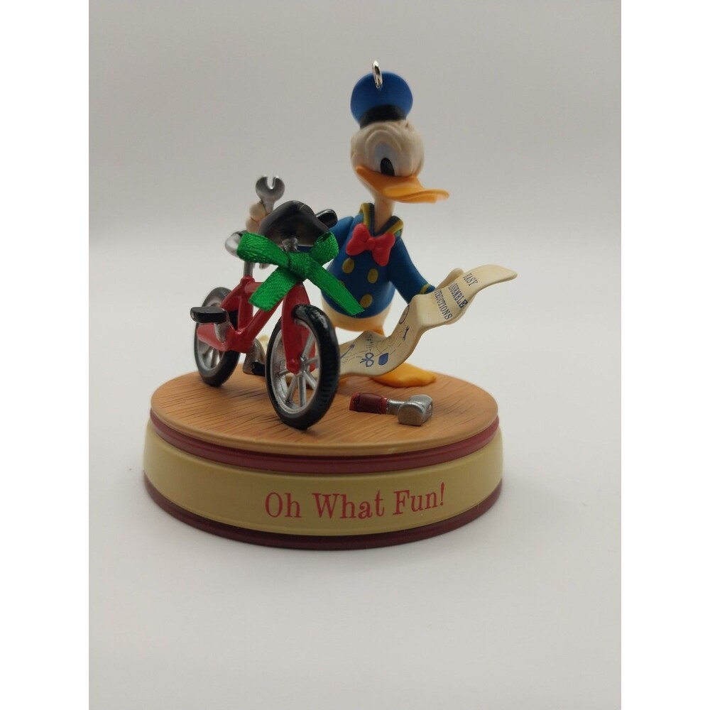 Hallmark Keepsake Disney Oh What Fun Donald Duck Christmas Ornament EUC